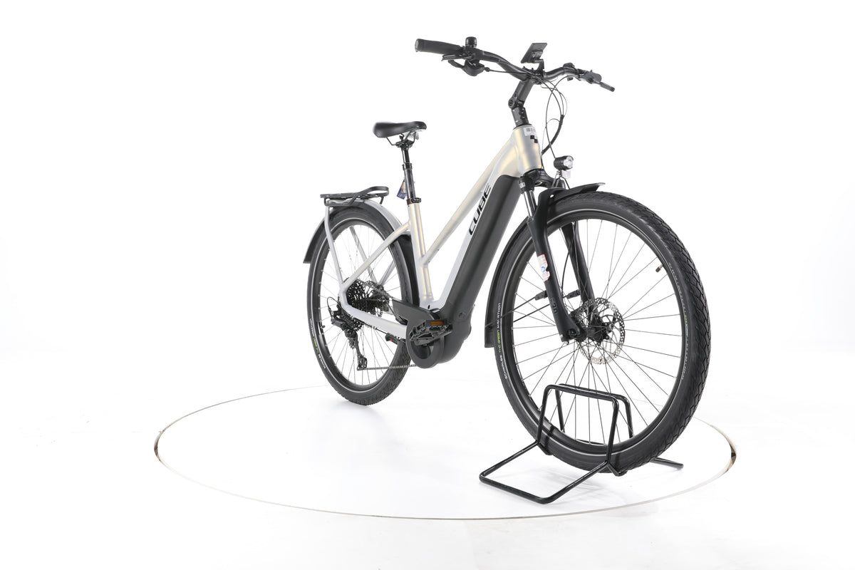 Cube Touring Hybrid Pro Trekking E-Bike - Image 3
