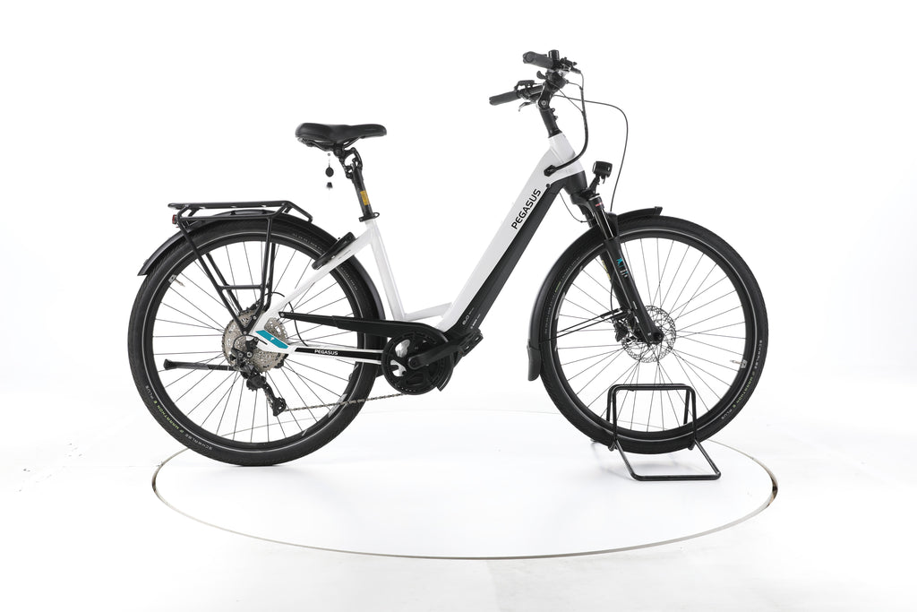 Pegasus Premio EVO Lite Trekking E-Bike Tiefeinsteiger - Image 1