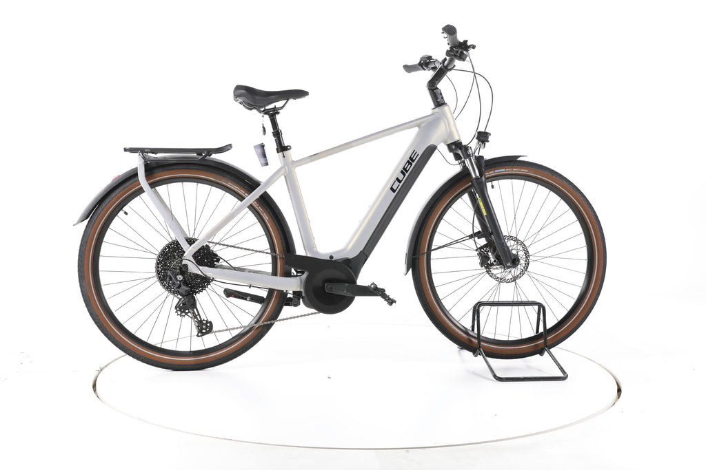 Cube Touring Hybrid Pro 625 Trekking E-Bike - Image 1