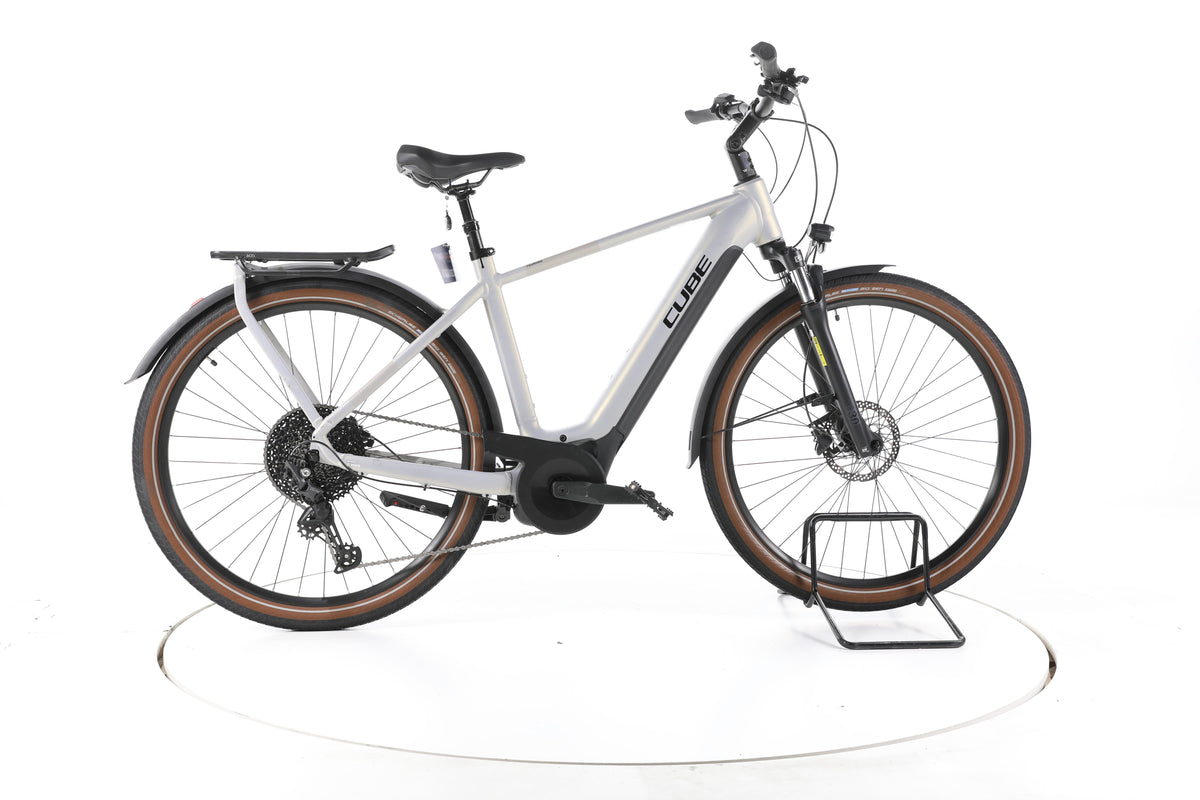 Cube Touring Hybrid Pro 625 Trekking E-Bike - Image 1