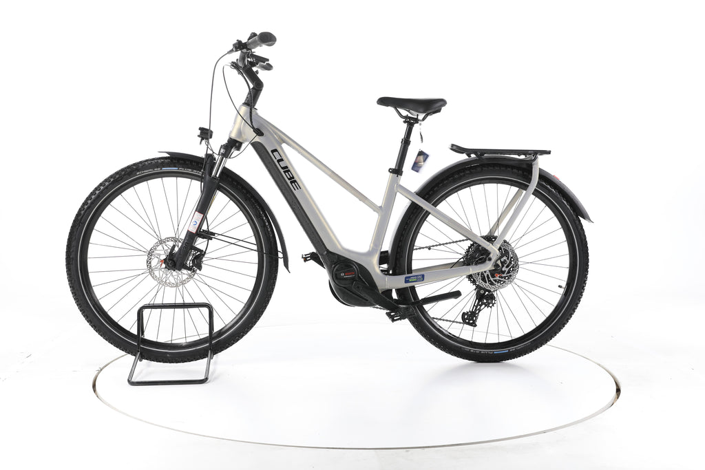 Cube Touring Hybrid Pro 625 Trekking E-Bike - Image 7