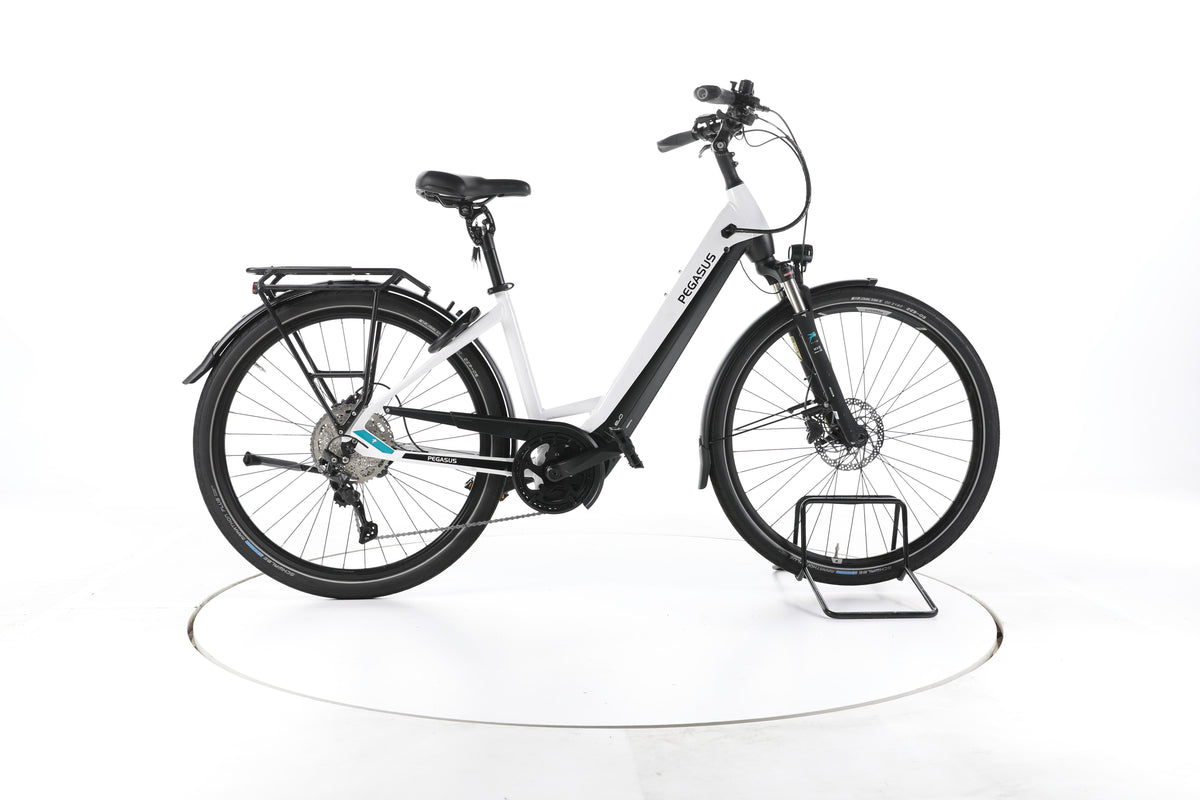 Pegasus Premio EVO 10 Lite Trekking E-Bike Tiefeinsteiger - Image 1