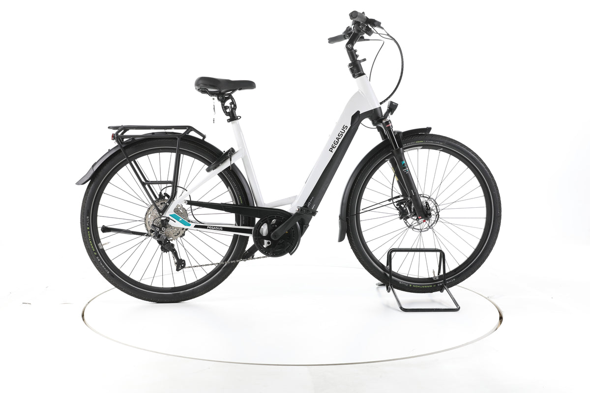 Pegasus Premio Evo Lite Comfort Trekking E-Bike Tiefeinsteiger - Image 1