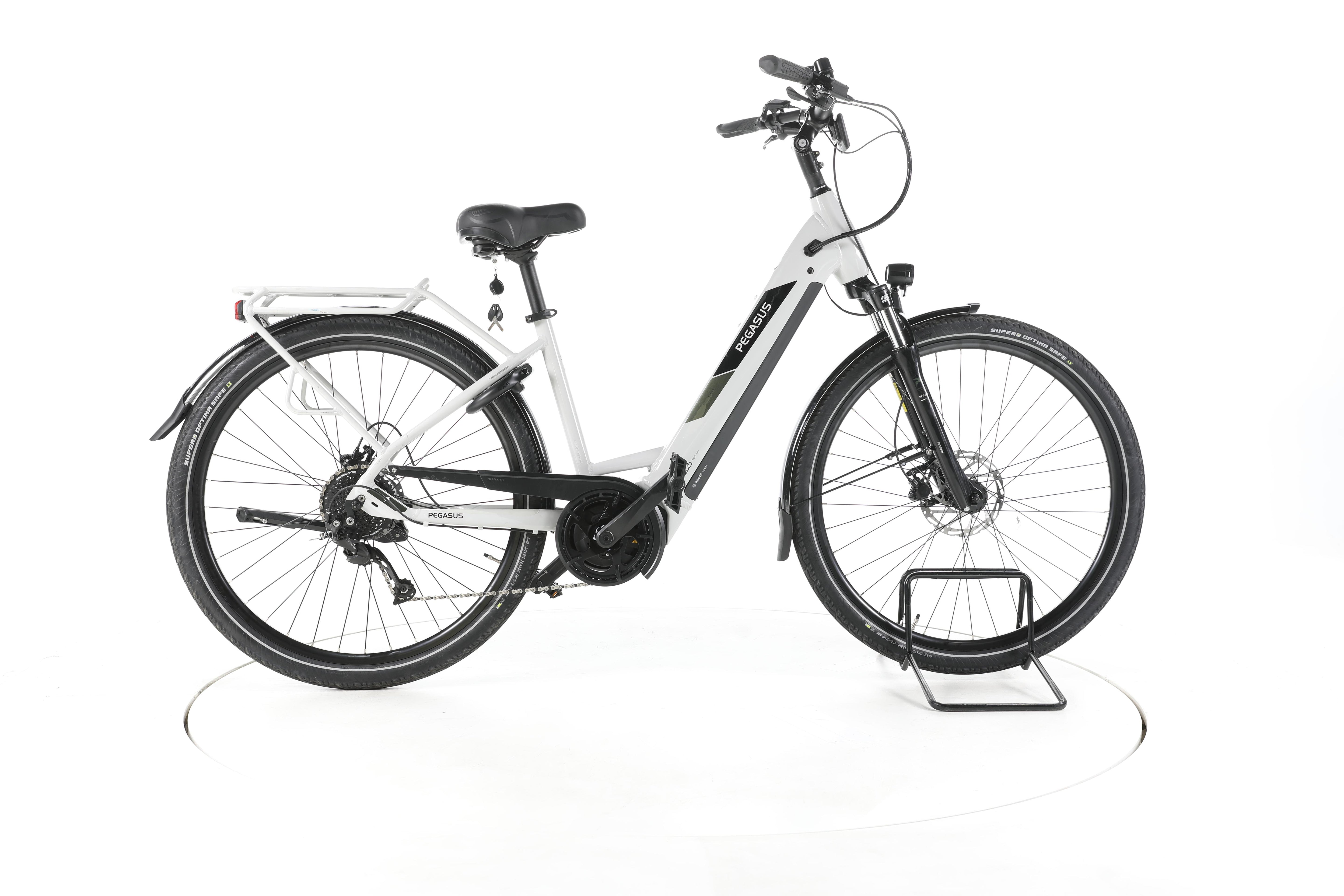 Pegasus Solero EVO 9 Trekking E-Bike Tiefeinsteiger - Image 1