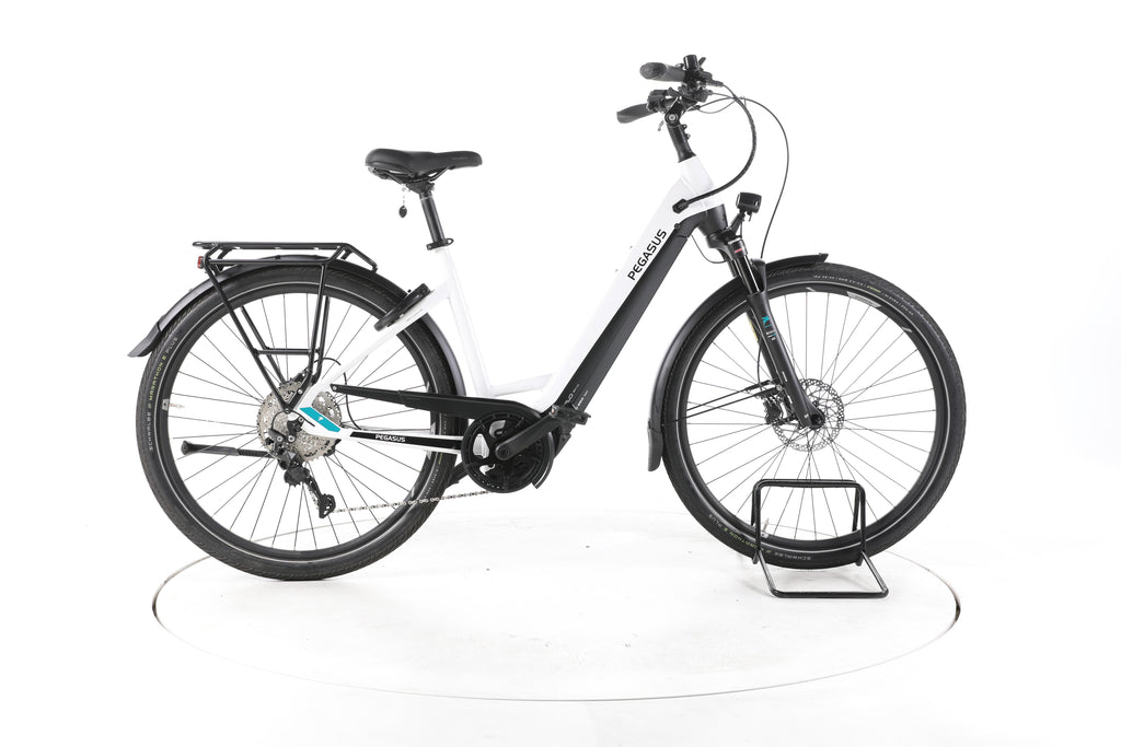 Pegasus Premio EVO Lite Trekking E-Bike Tiefeinsteiger - Image 1