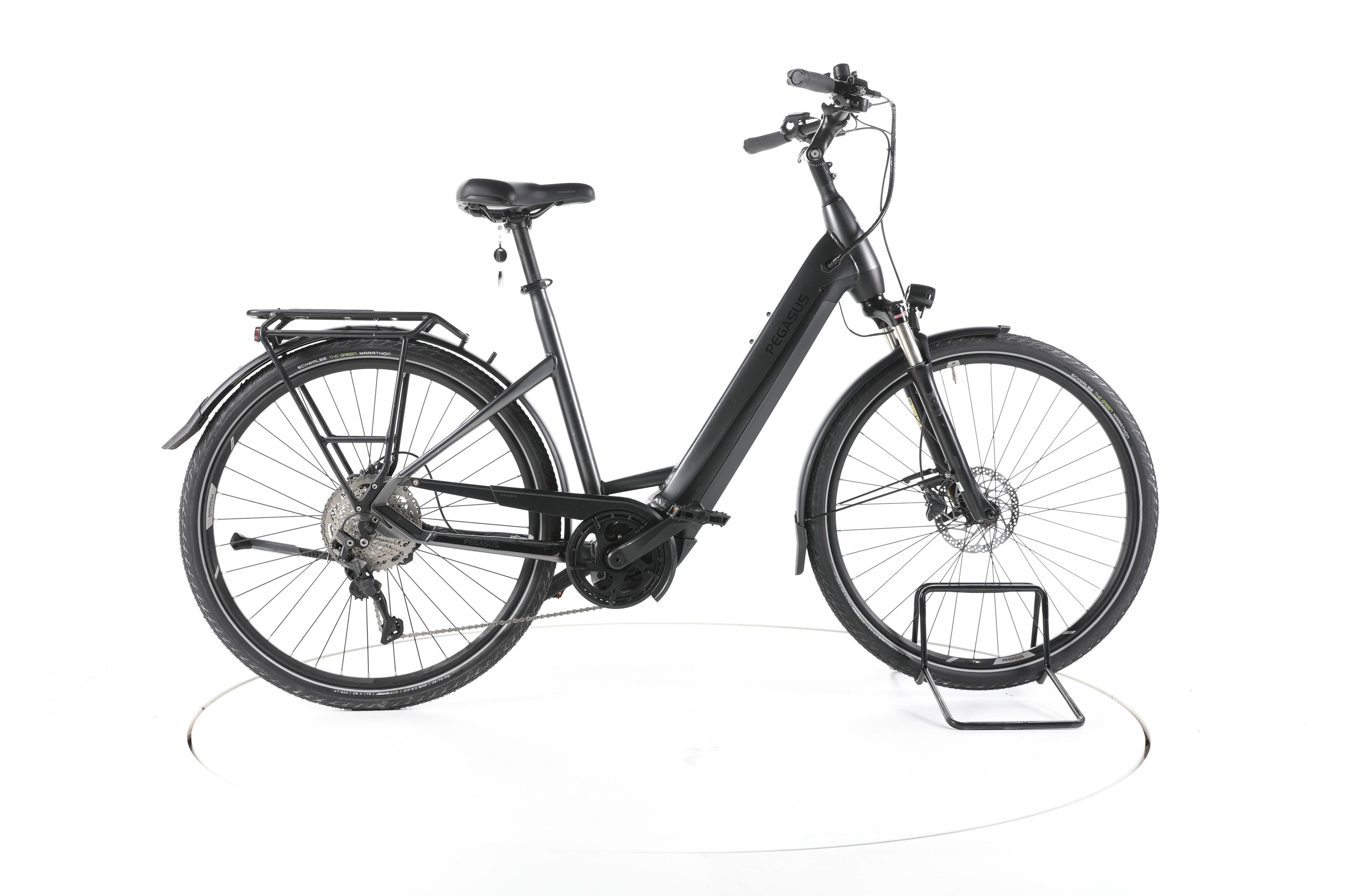 Pegasus Premio Evo 10 Lite Trekking E-Bike Tiefeinsteiger - Image 1