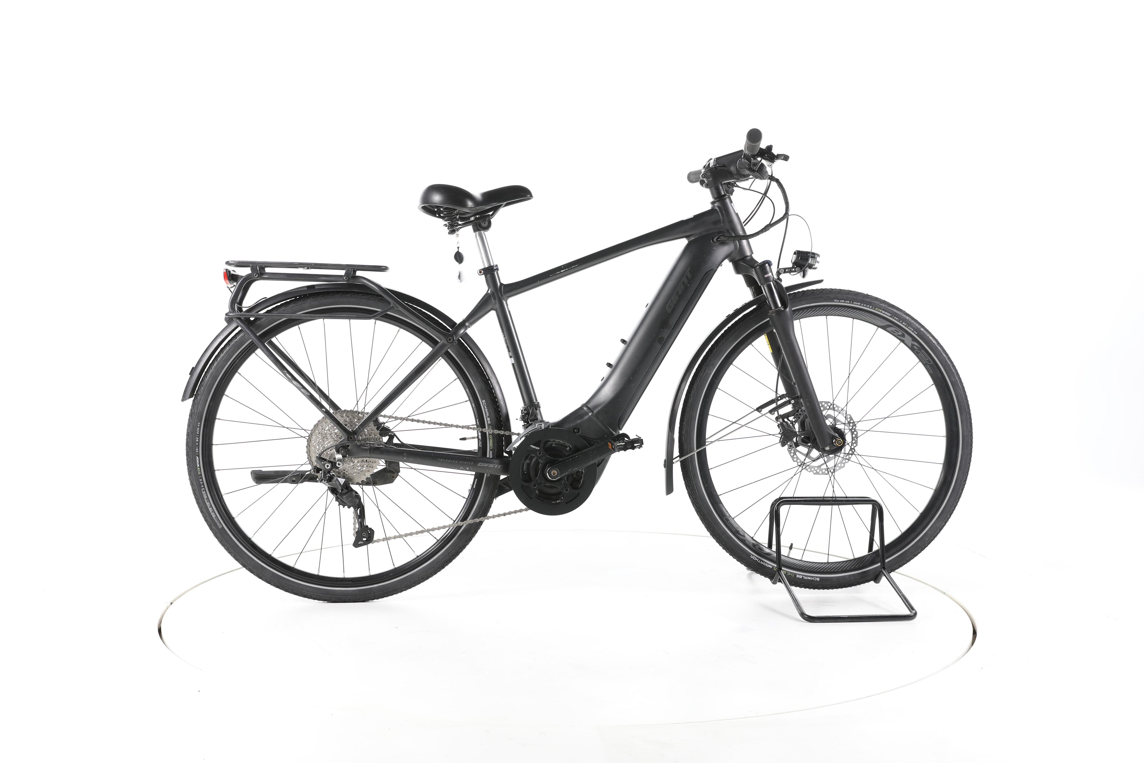 Giant Explore E+ 1 Trekking E-Bike - Image 1