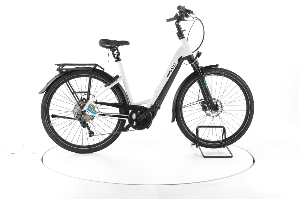 Pegasus Premio Evo Lite Comfort Trekking E-Bike Tiefeinsteiger - Image 1