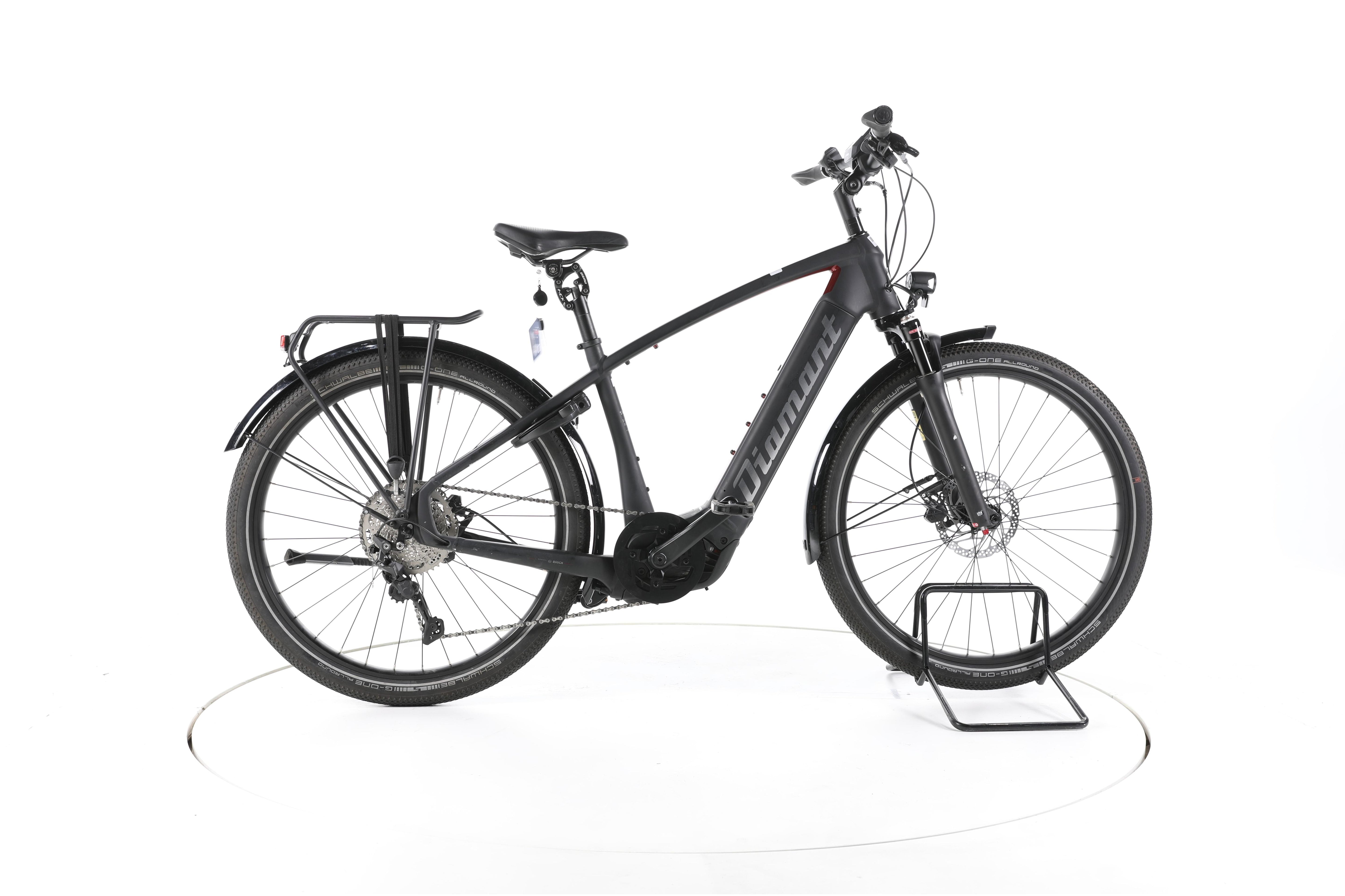 Diamant Zouma Deluxe+ Trekking E-Bike - Image 1