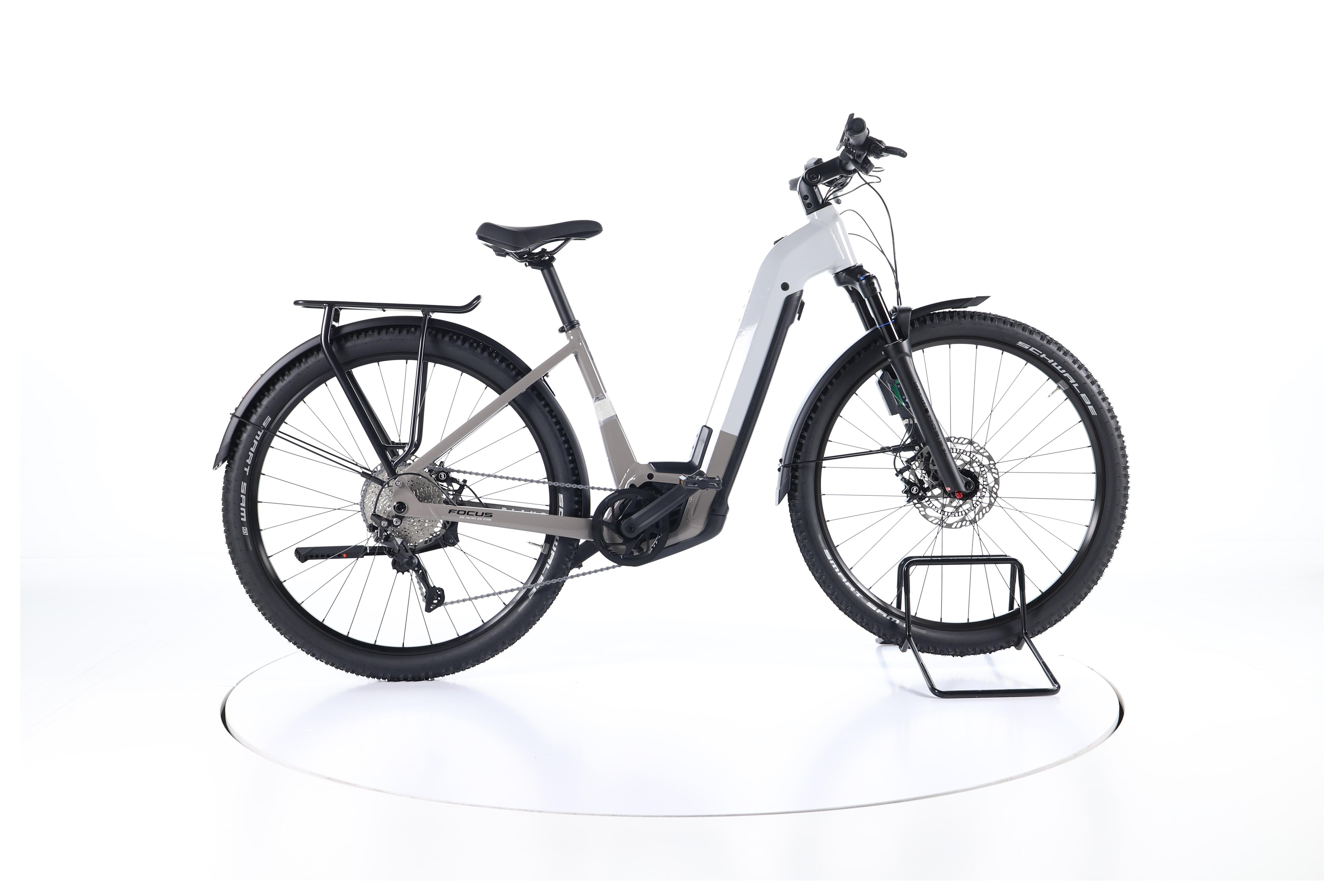 Focus Planet² 6.8 Trekking E-Bike Tiefeinsteiger - Image 1