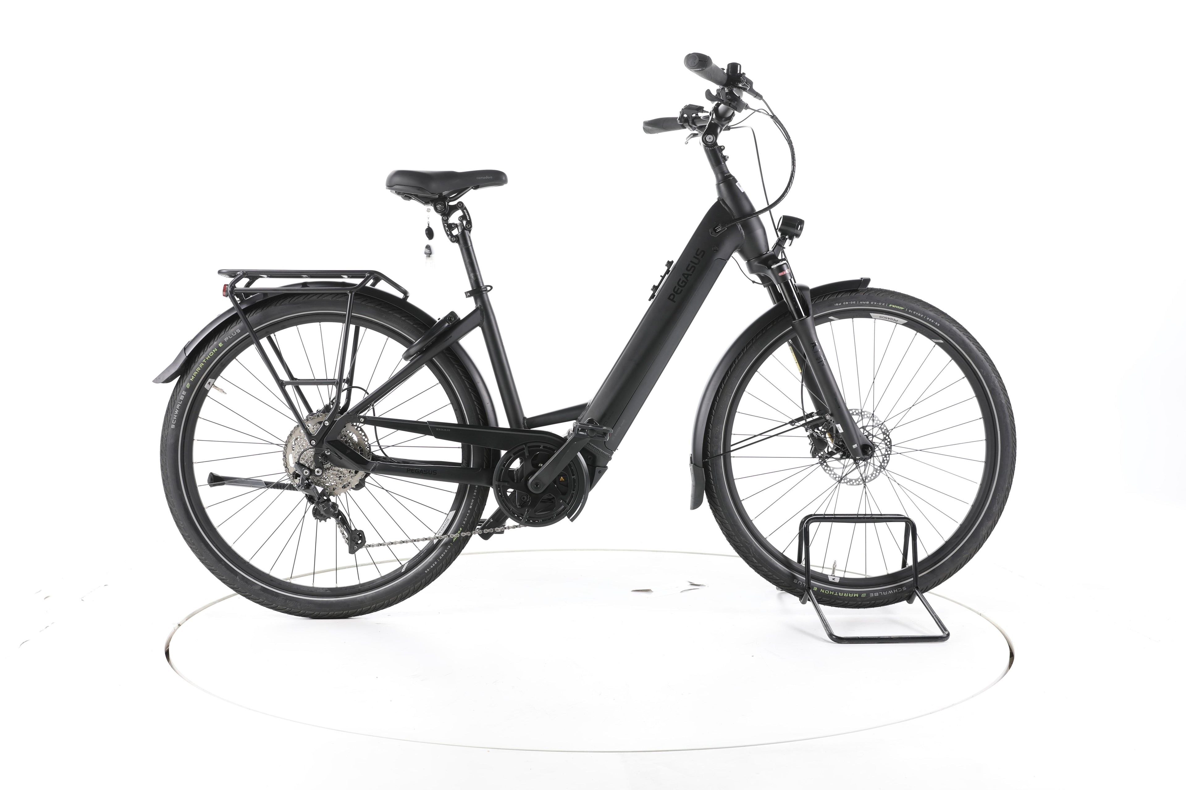 Pegasus Premio EVO Lite Trekking E-Bike Tiefeinsteiger 2023 - Image 1