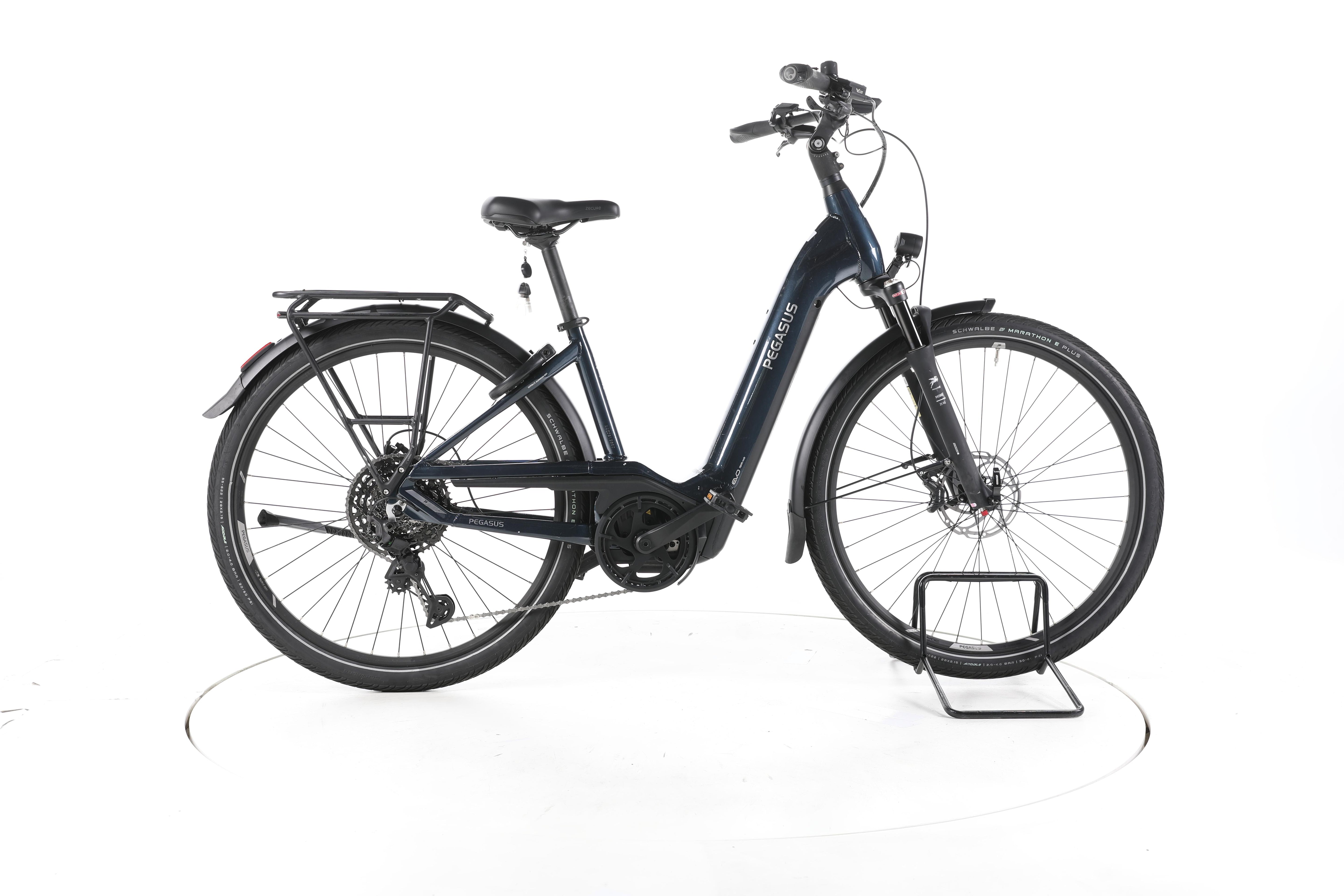 Pegasus Premio EVO 11 "40th Years" Trekking E-Bike Tiefeinsteiger - Image 1