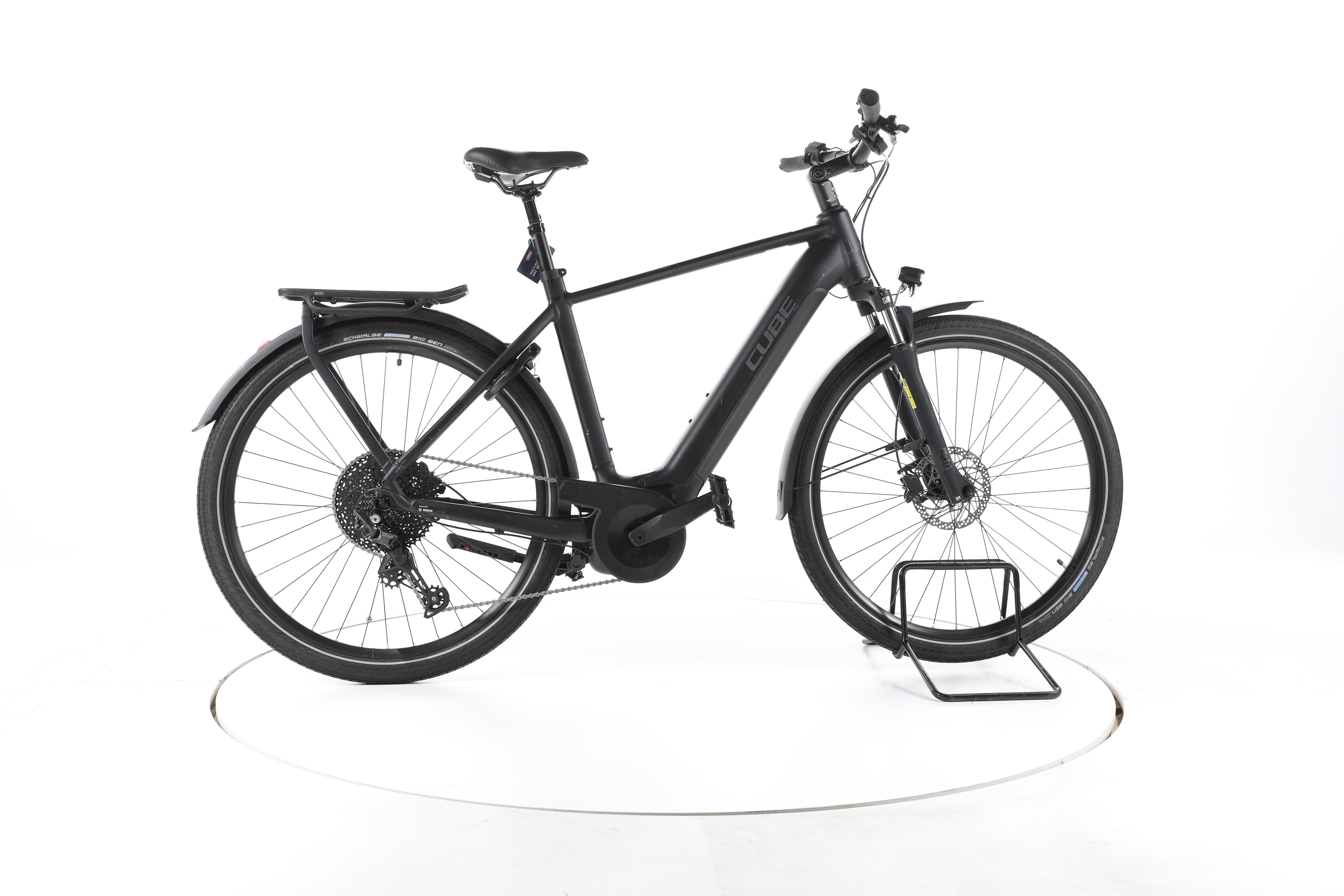 Cube Touring Hybrid Pro 625 Trekking E-Bike - Image 1