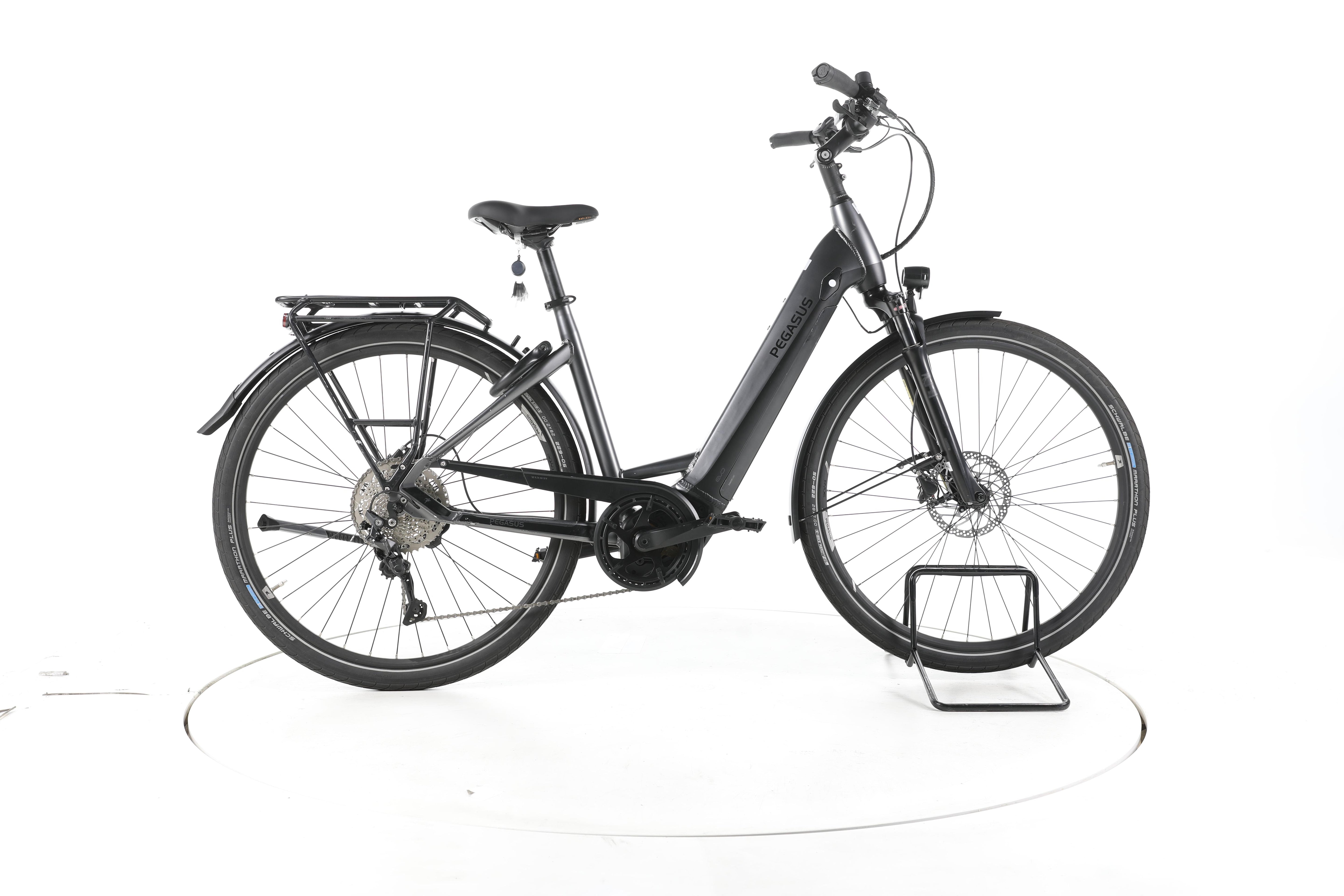Pegasus Premio EVO 10 Lite Trekking E-Bike Tiefeinsteiger - Image 1