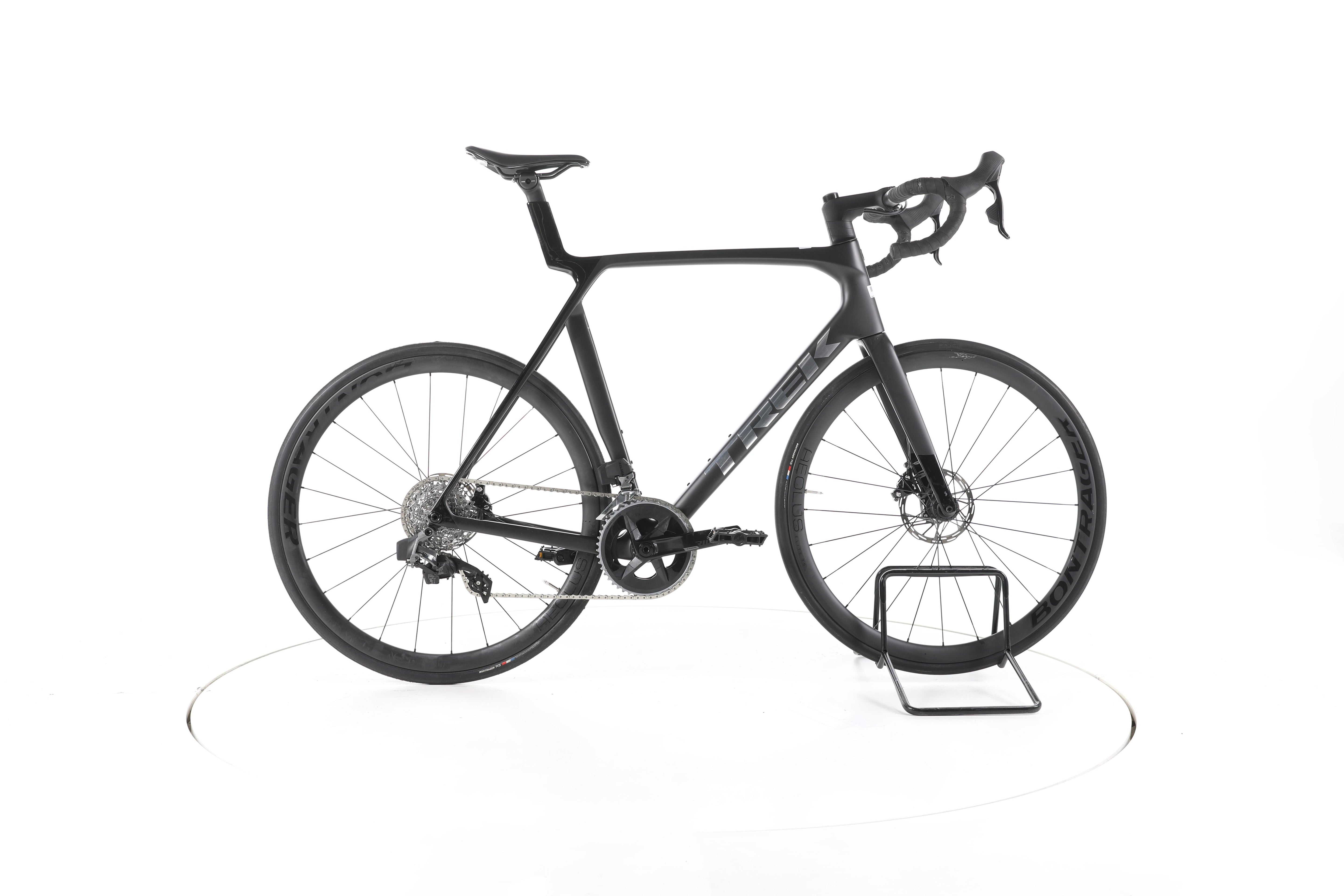 Trek Madone SL 6 AXS Gen 8 - Image 1