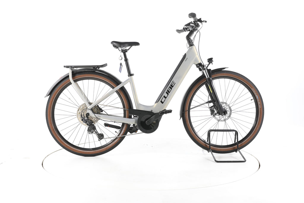 Cube Touring Hybrid Pro Trekking E-Bike Tiefeinsteiger 2024 - Image 1
