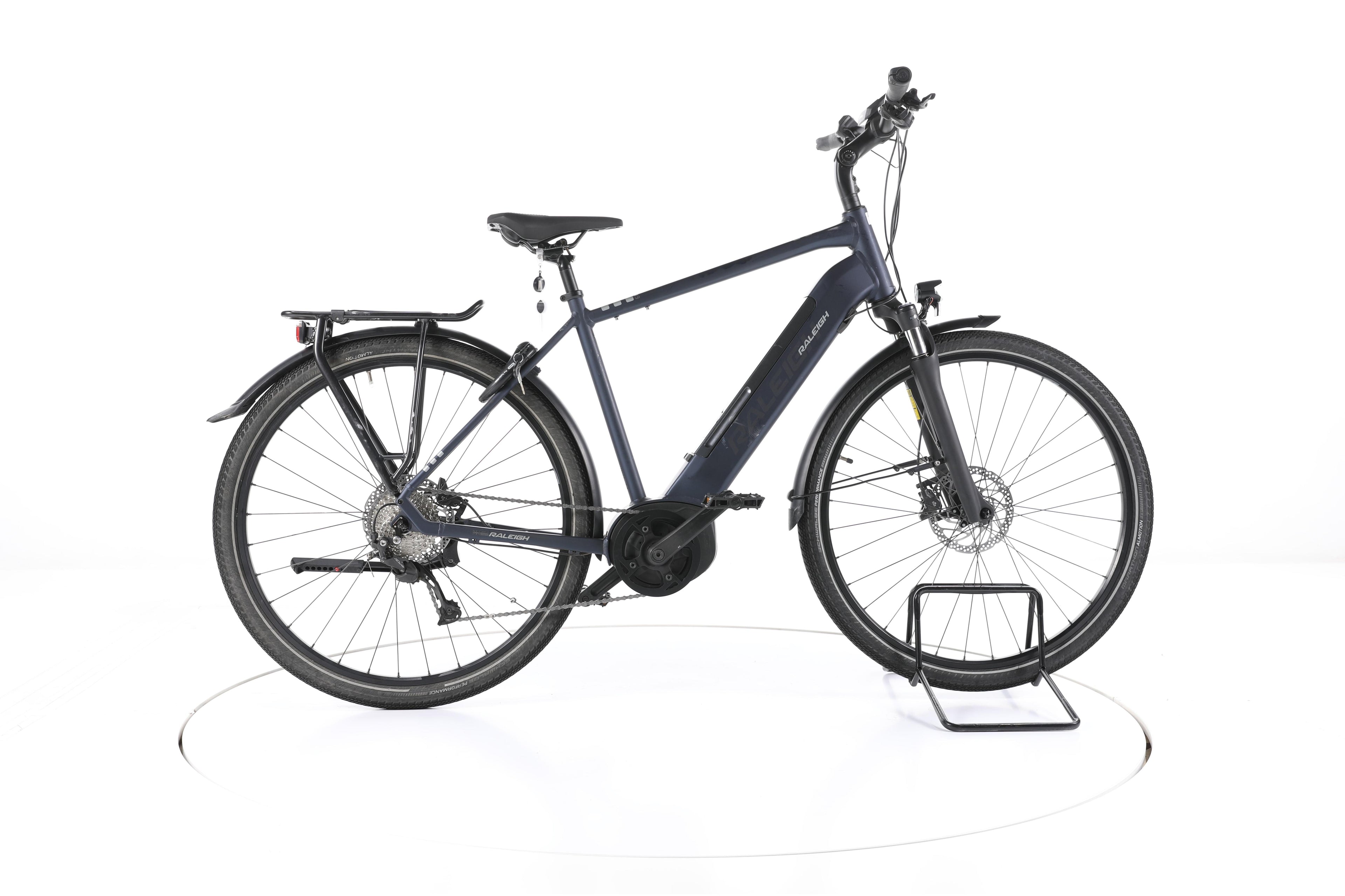 Raleigh Kent 9 Trekking E-Bike - Image 1
