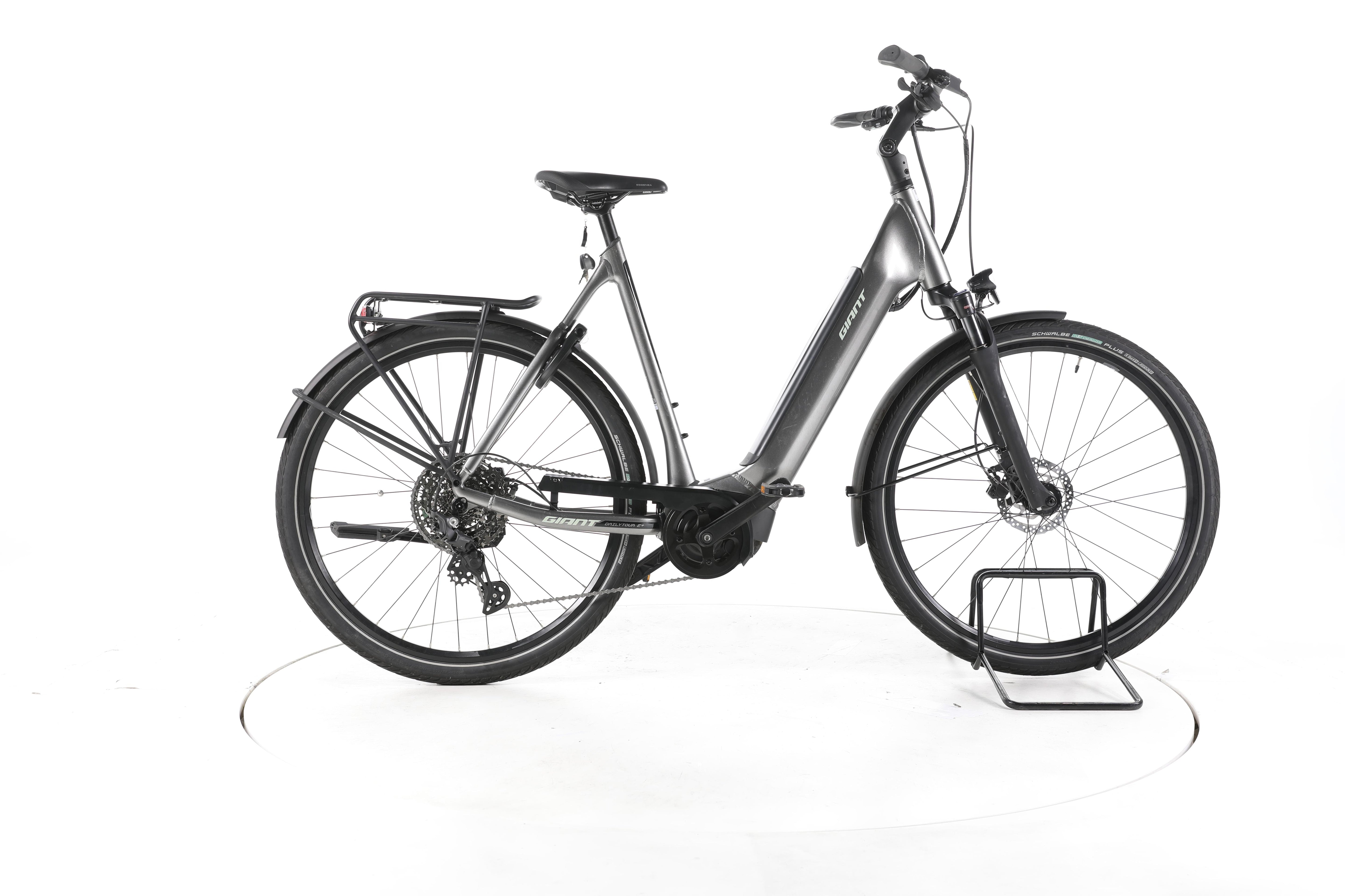 Giant DailyTour E+ 2 Trekking E-Bike Tiefeinsteiger - Image 1