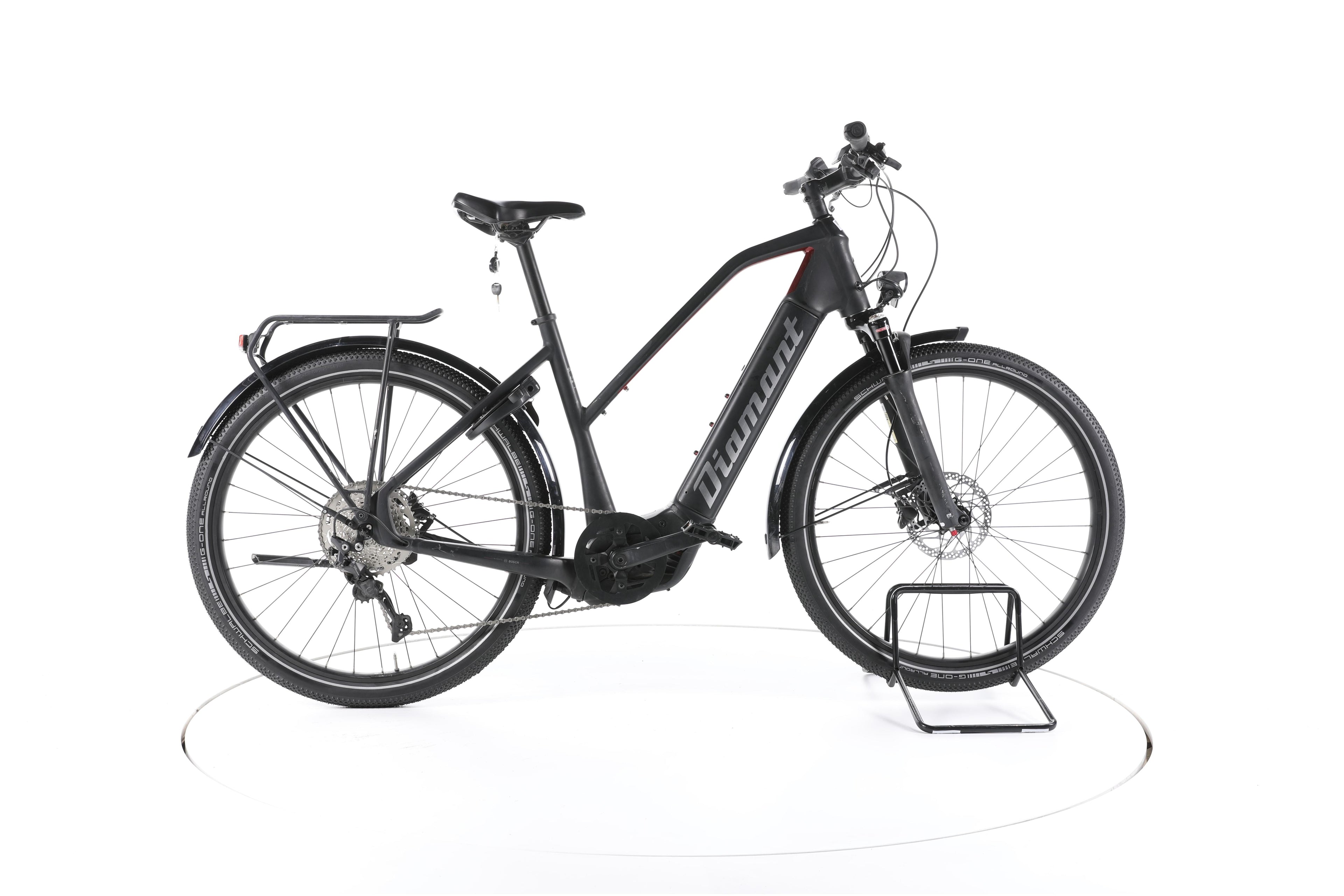 Diamant Zouma Deluxe+ Trekking E-Bike - Image 1