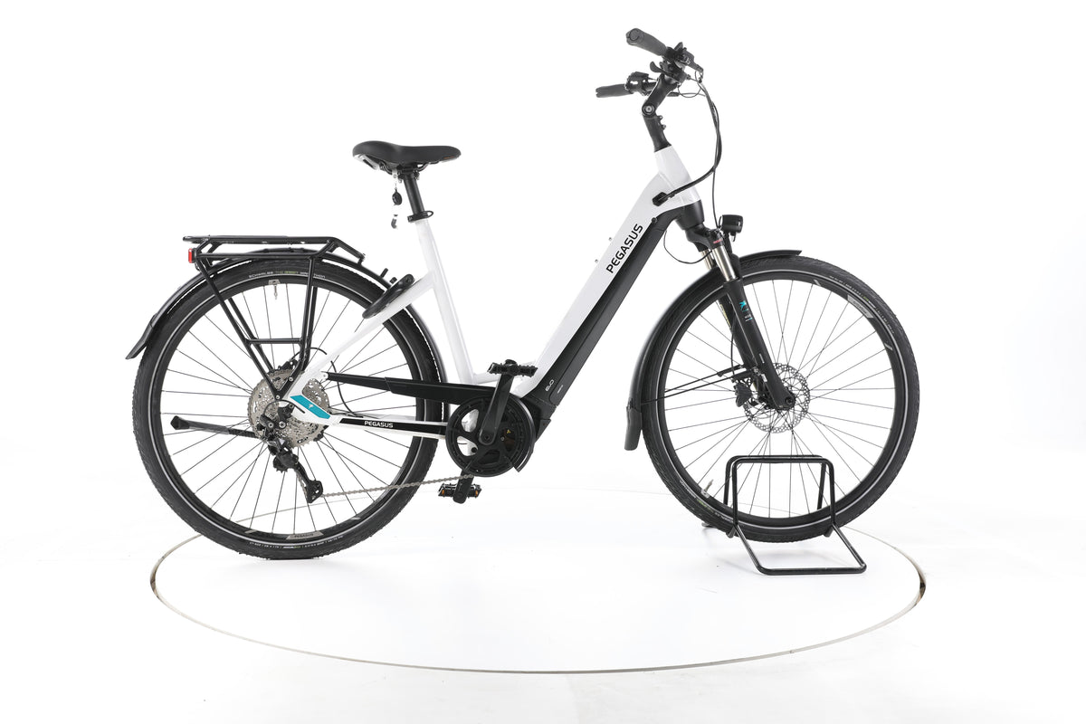 Pegasus Premio EVO 10 Lite Trekking E-Bike Tiefeinsteiger - Image 1