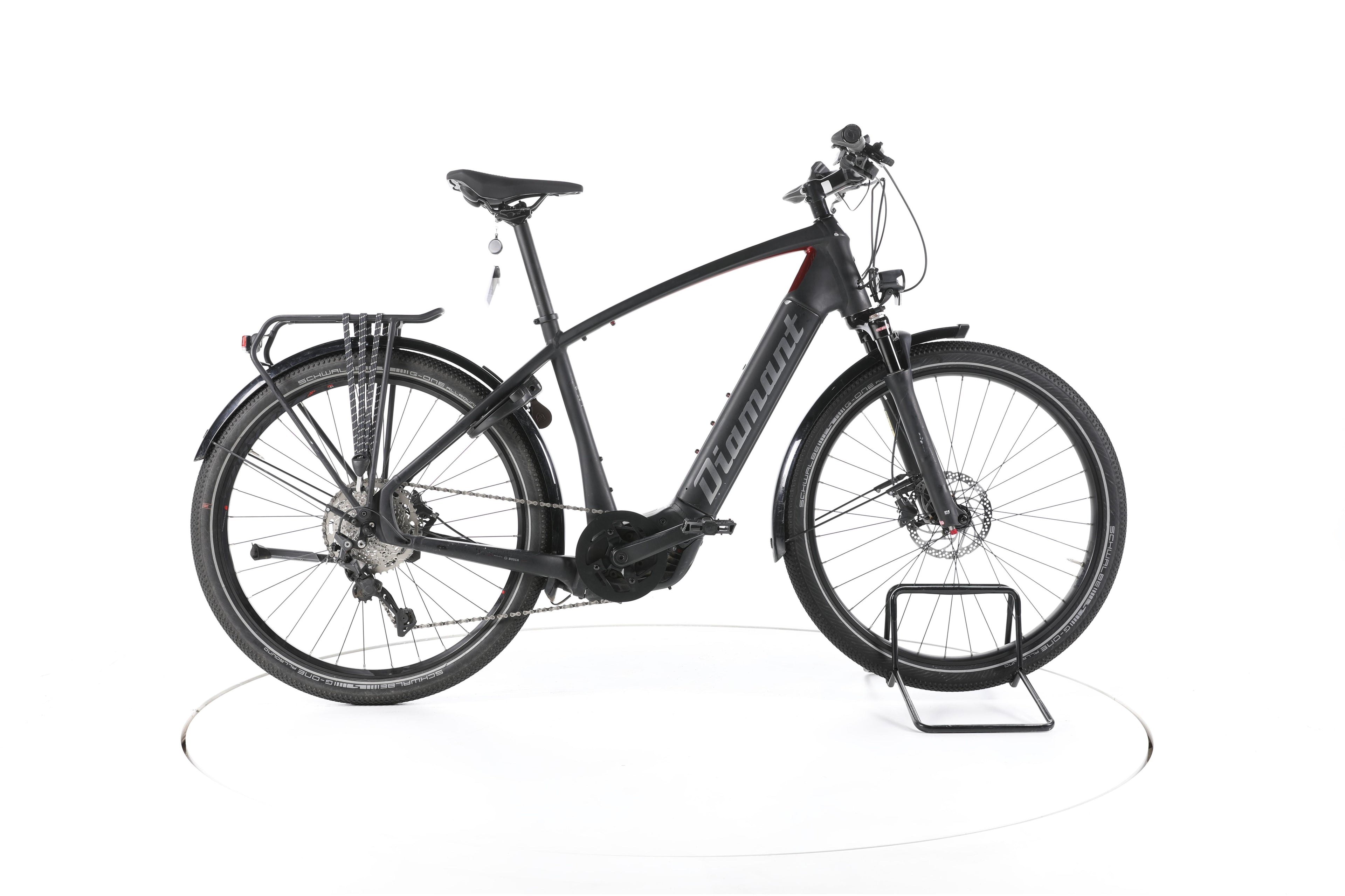 Diamant Zouma Deluxe+ Trekking E-Bike - Image 1