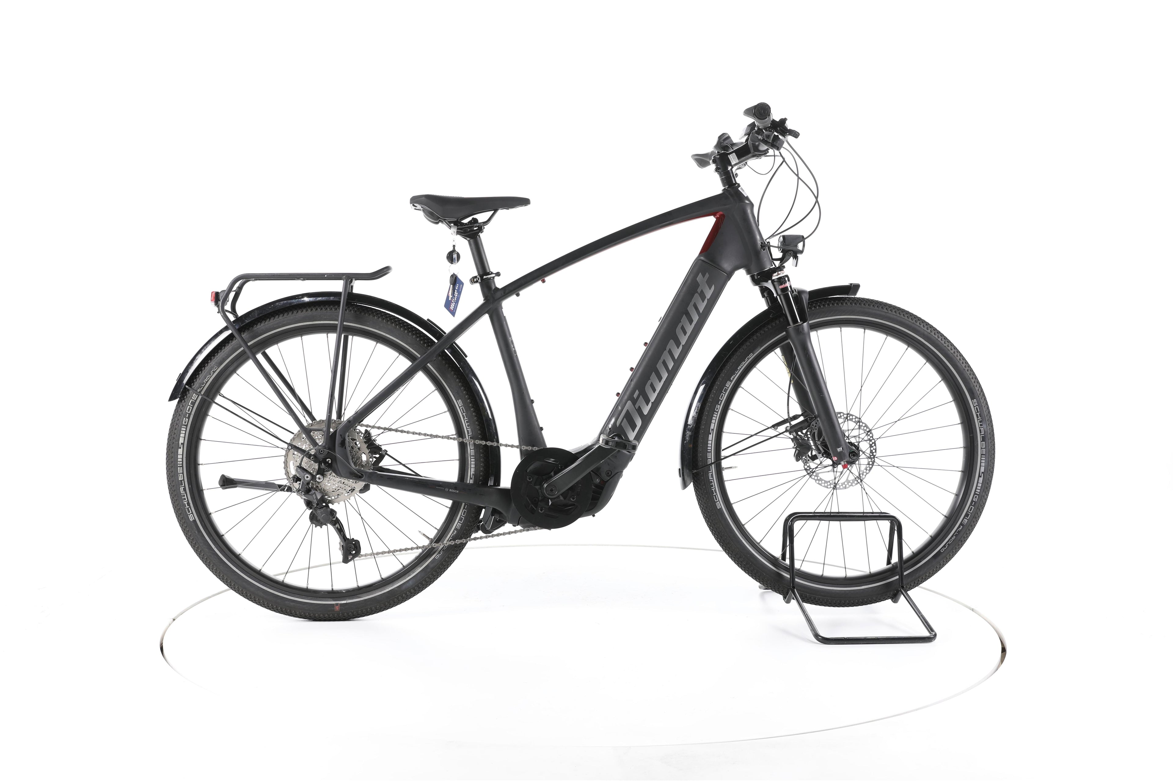 Diamant Zouma Deluxe+ Trekking E-Bike - Image 1