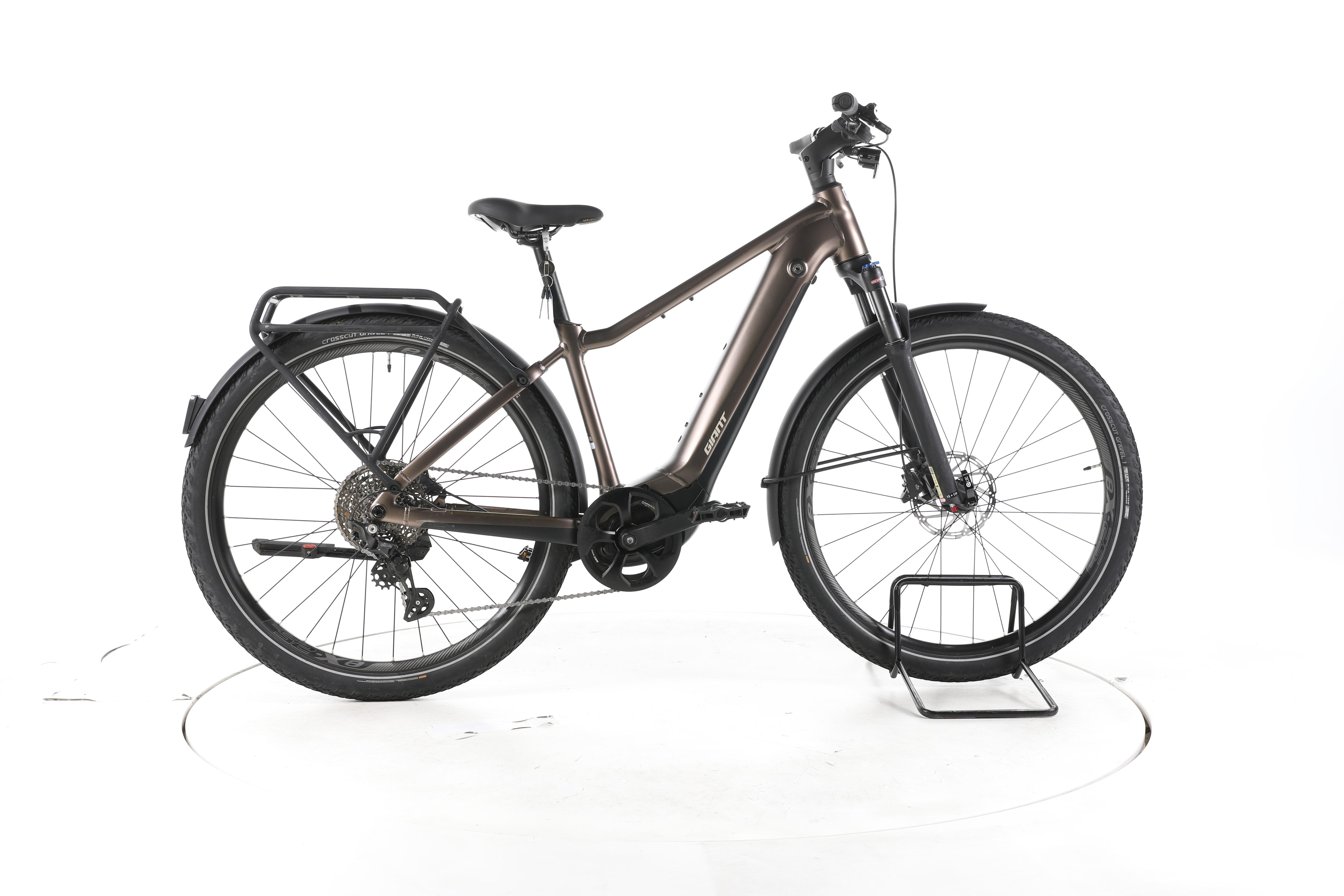 Giant Explore E+ Pro 1 Trekking E-Bike - Image 1