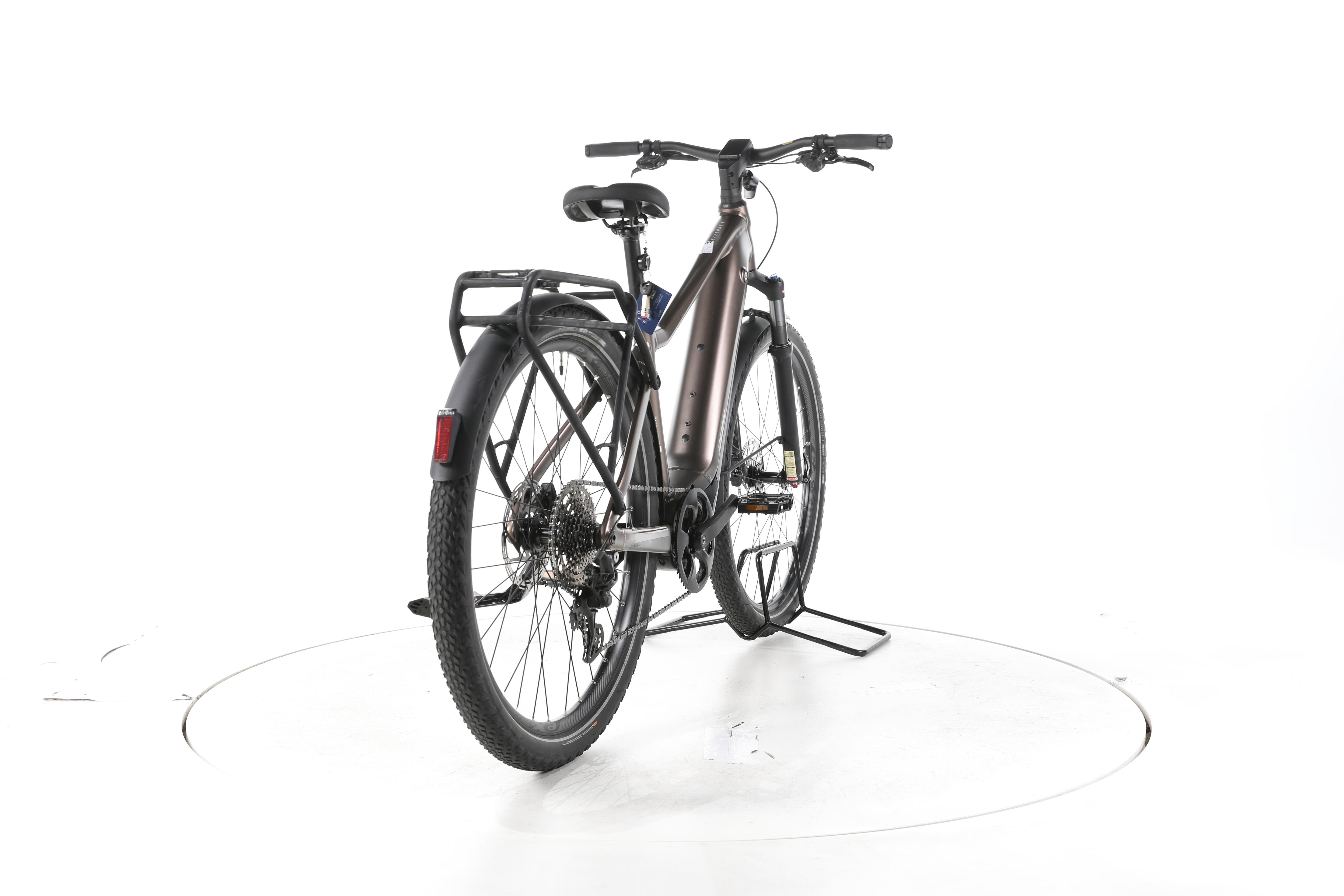 Giant Explore E+ Pro 1 Trekking E-Bike - Image 11